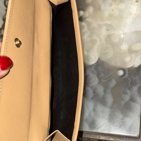 Gucci Beige Monogram Wallet - Picture 13 of 17